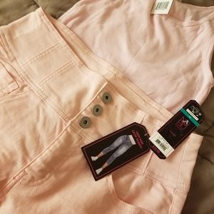 No Boundaries pink high rise crop skinny capri with free tank